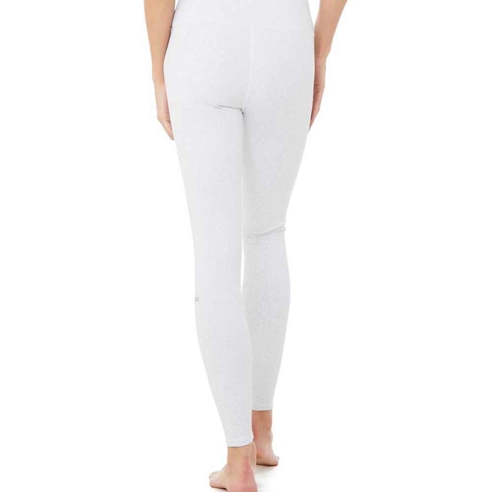 NWOT ALO High waisted Vapor leggings in white leopard